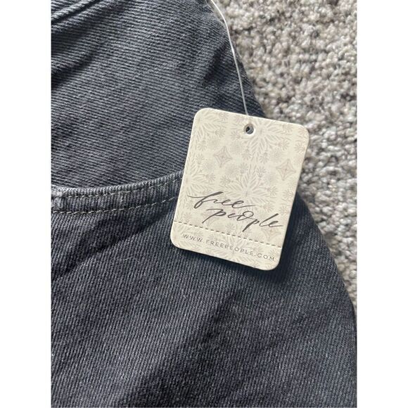 We The Free Cut-Off Distressed Shorts❤️ - Picture 2 of 6